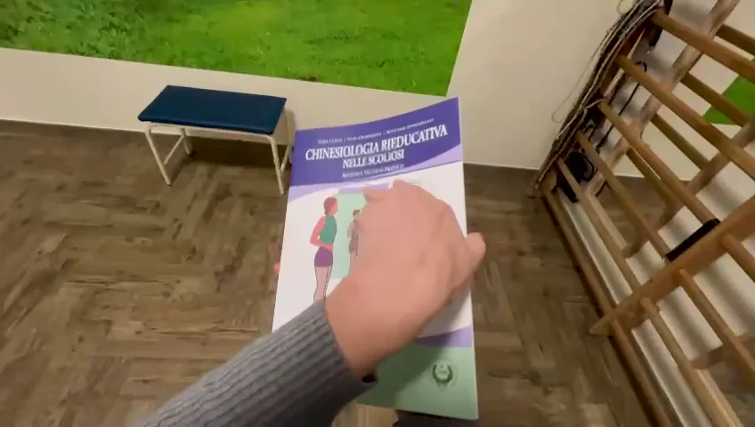 Vera Lezza sfoglia il manuale «Chinesiologia rieducativa nelle scoliosi»